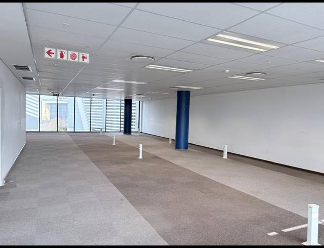 1,292M² OFFICE TO LET IN WATERFALL
